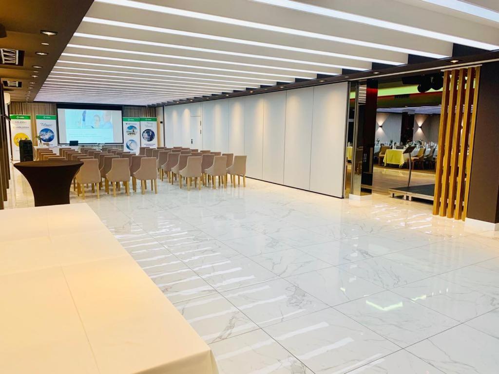 Elba Hotel Ostroleka  Luaran gambar